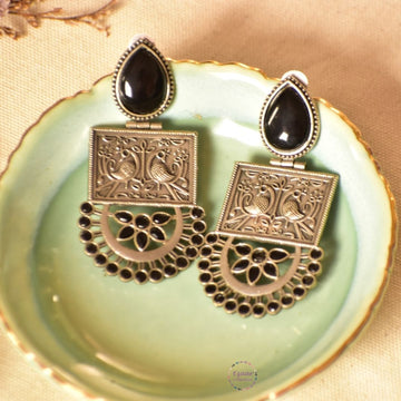 Seemantini Earrings Black