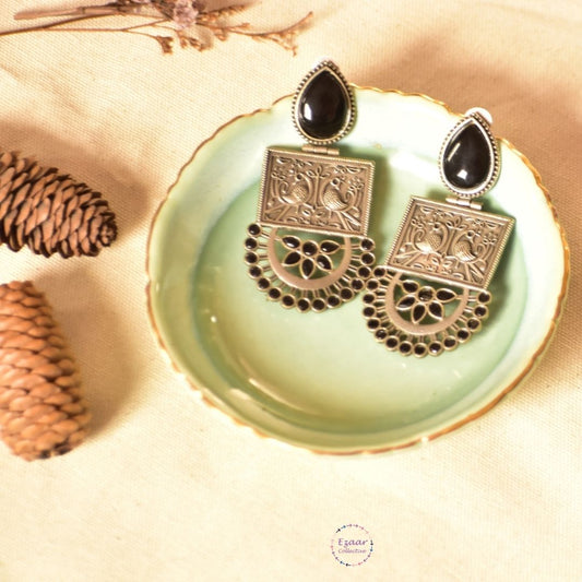 Seemantini Earrings Black