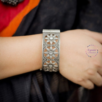 Aashi Adjustable Bangle White