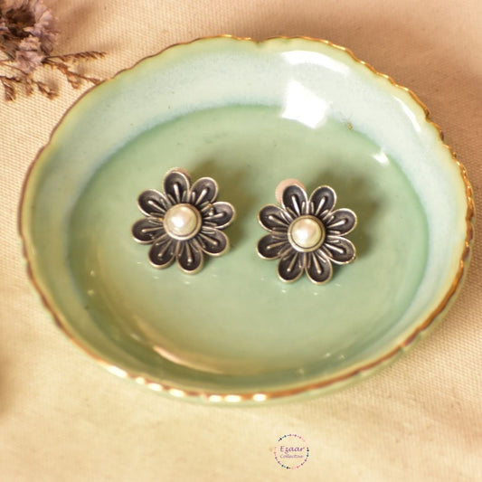 Niti Round Studs Earrings